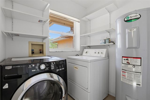 5588 GOLF POINTE DRIVE 1, Sarasota, FL 34243