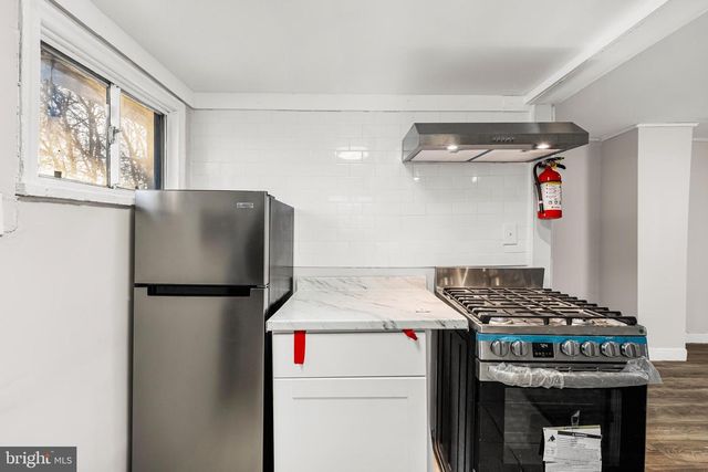 810 W 2ND ST, Florence, NJ 08518