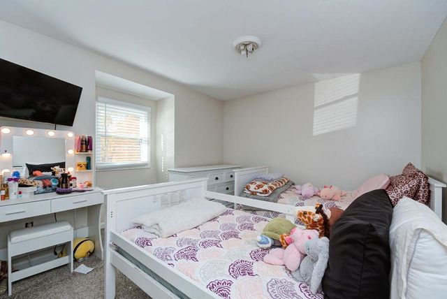 45 Damren Road, Derry, NH 03038