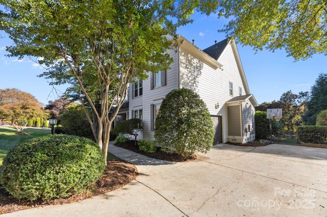 6147 Sharon Acres Road, Charlotte, NC 28210