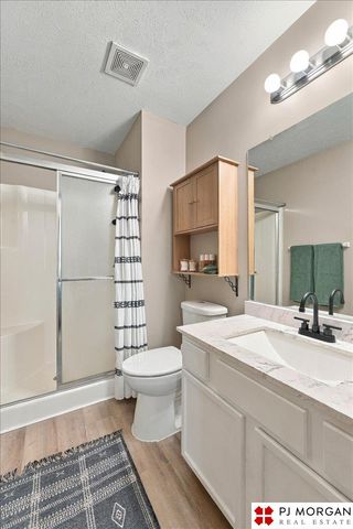 13008 Nebraska Avenue, Omaha, NE 68164