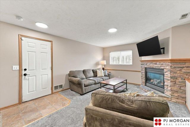13008 Nebraska Avenue, Omaha, NE 68164