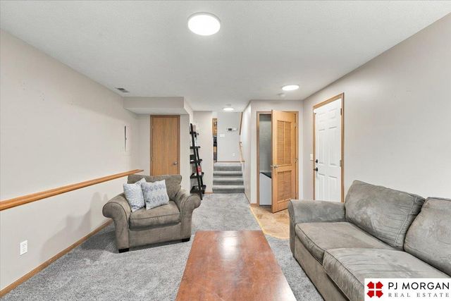 13008 Nebraska Avenue, Omaha, NE 68164