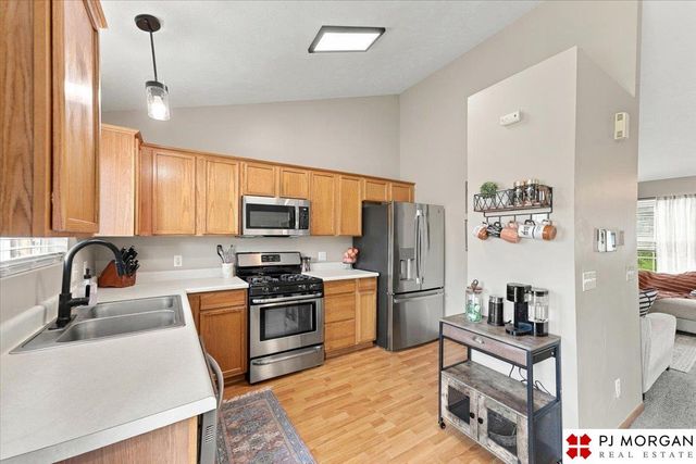 13008 Nebraska Avenue, Omaha, NE 68164