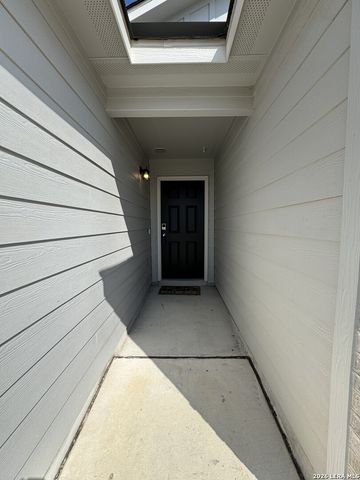 1156 Limestone Rdg, Seguin, TX 78155