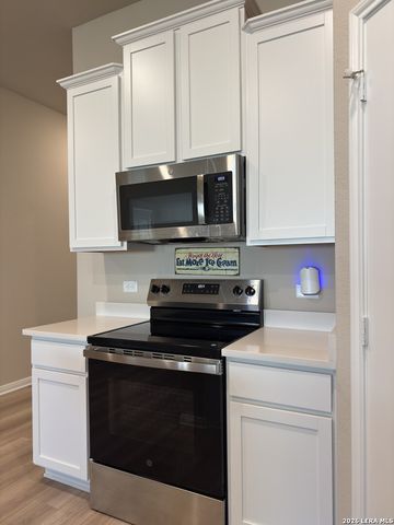 1156 Limestone Rdg, Seguin, TX 78155