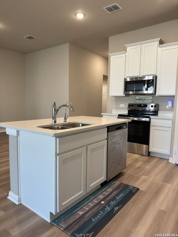 1156 Limestone Rdg, Seguin, TX 78155