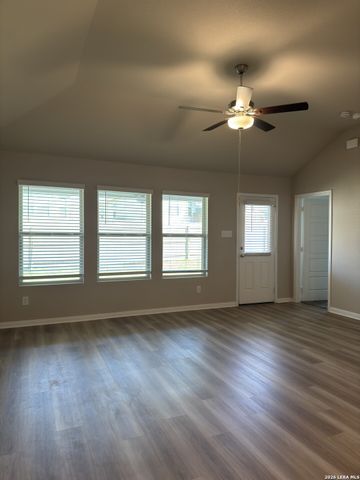 1156 Limestone Rdg, Seguin, TX 78155
