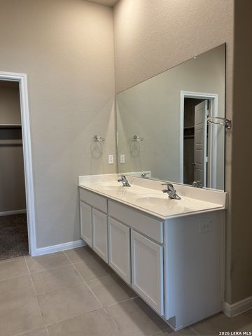 1156 Limestone Rdg, Seguin, TX 78155