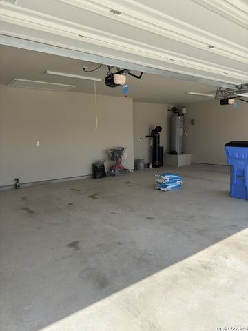 1156 Limestone Rdg, Seguin, TX 78155