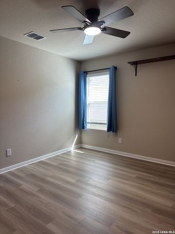 1156 Limestone Rdg, Seguin, TX 78155