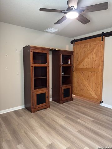 1156 Limestone Rdg, Seguin, TX 78155