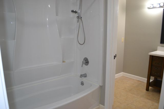 132 Saxony Dr, Houma, LA 70364