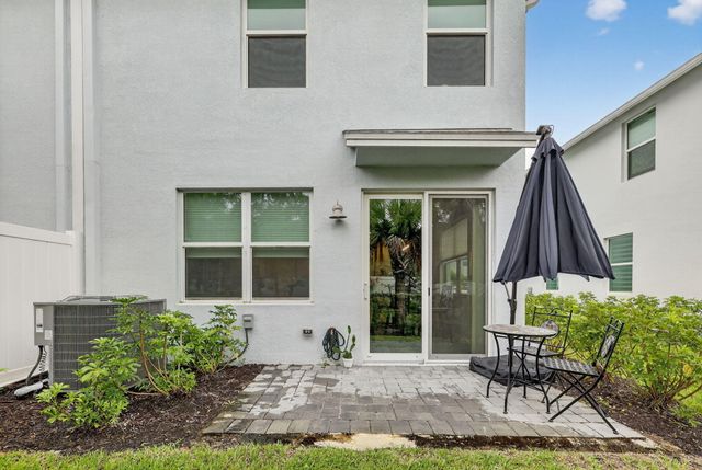 5672 SE Edgewater Circle, Stuart, FL 34997