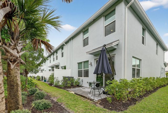 5672 SE Edgewater Circle, Stuart, FL 34997