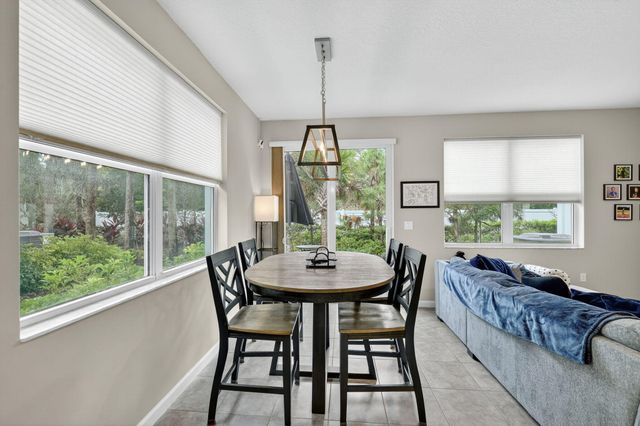 5672 SE Edgewater Circle, Stuart, FL 34997