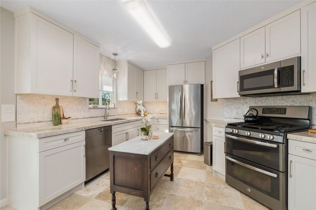 16910 Dusty Mill Drive W, Sugar Land, TX 77498