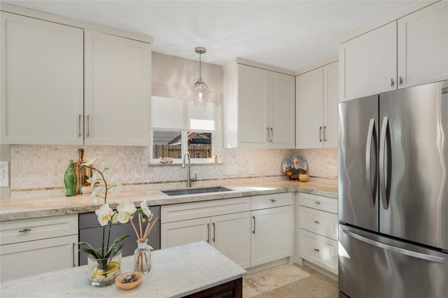 16910 Dusty Mill Drive W, Sugar Land, TX 77498