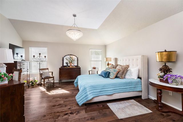 16910 Dusty Mill Drive W, Sugar Land, TX 77498