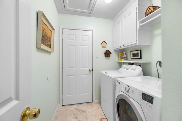 16910 Dusty Mill Drive W, Sugar Land, TX 77498