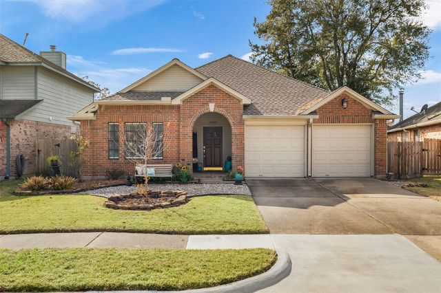 16910 Dusty Mill Drive W, Sugar Land, TX 77498