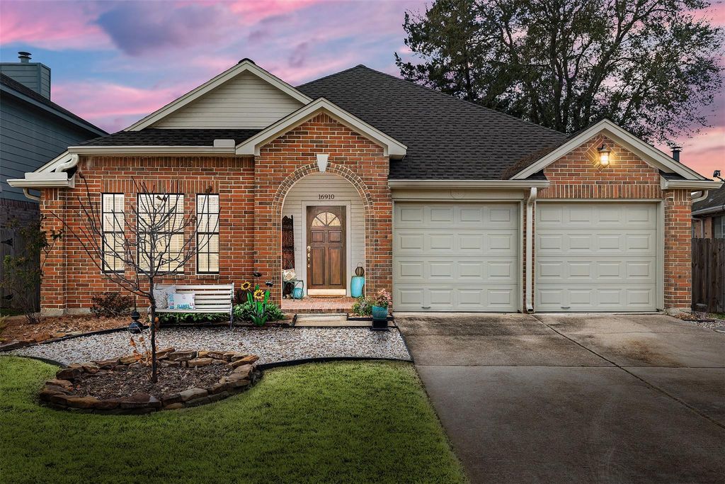 16910 Dusty Mill Drive W, Sugar Land, TX 77498
