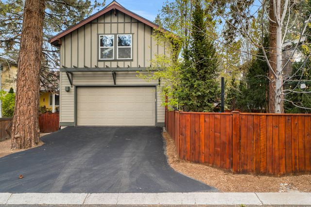 1483 NW John Fremont Street, Bend, OR 97703