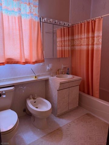 59 Floyd Ave, Bloomfield Twp., NJ 07003