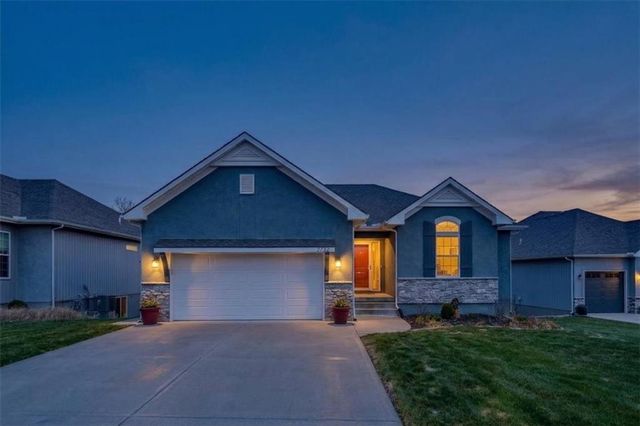 3732 NW 96th Place, Kansas City, MO 64154