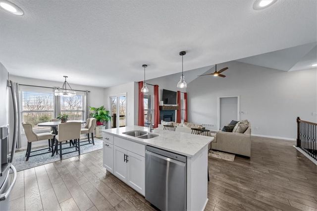 3732 NW 96th Place, Kansas City, MO 64154