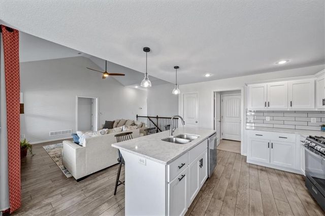 3732 NW 96th Place, Kansas City, MO 64154