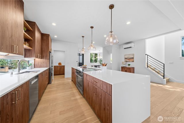14342 Bagley Avenue N, Seattle, WA 98133