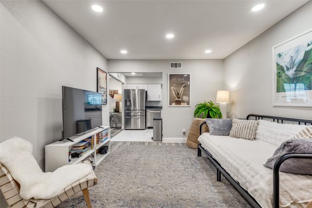 5818 E University Boulevard 236, Dallas, TX 75206