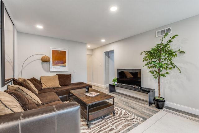 5818 E University Boulevard 236, Dallas, TX 75206