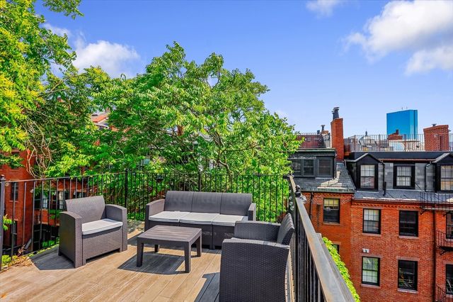 130 Myrtle St 7, Boston, MA 02114