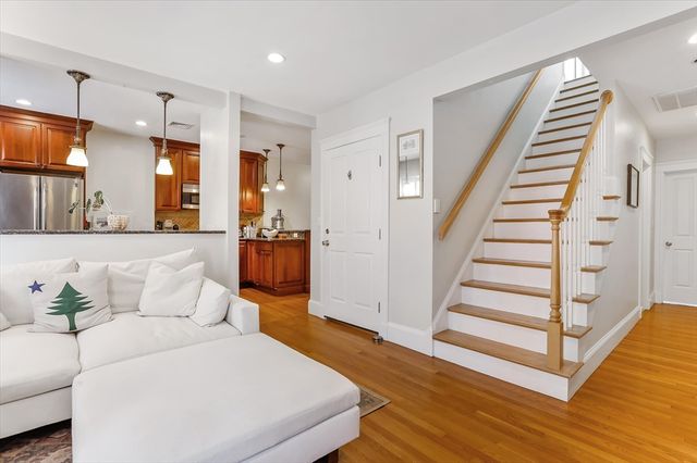 130 Myrtle St 7, Boston, MA 02114