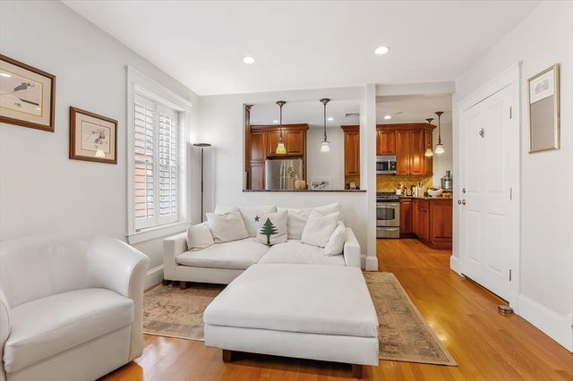 130 Myrtle St 7, Boston, MA 02114