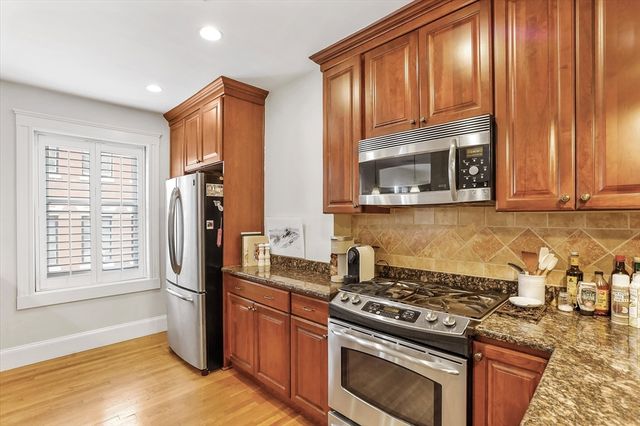 130 Myrtle St 7, Boston, MA 02114
