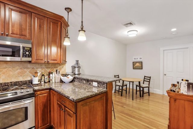 130 Myrtle St 7, Boston, MA 02114