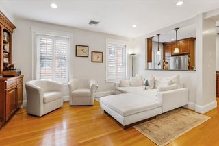130 Myrtle St 7, Boston, MA 02114