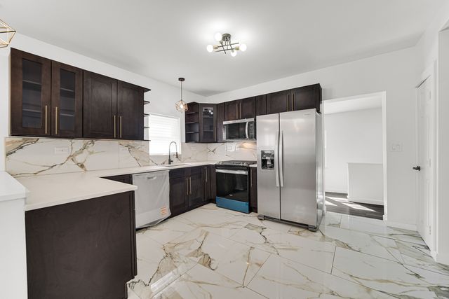 1005 W 123rd Street, Calumet Park, IL 60827