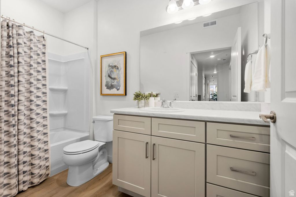 Image 12 of property listing at 8355 S SKY MIRROR LN #M102, Midvale, UT 84047