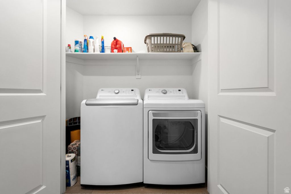 Image 21 of property listing at 8355 S SKY MIRROR LN #M102, Midvale, UT 84047