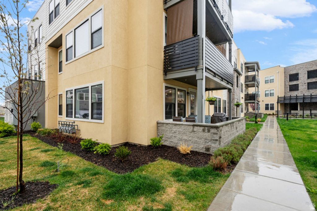 Image 25 of property listing at 8355 S SKY MIRROR LN #M102, Midvale, UT 84047