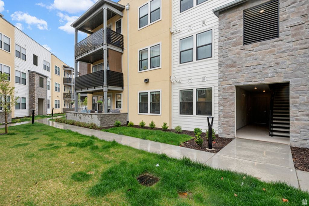 Image 26 of property listing at 8355 S SKY MIRROR LN #M102, Midvale, UT 84047