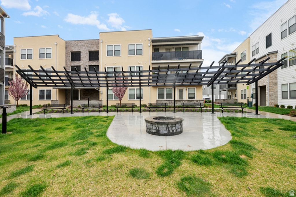 Image 28 of property listing at 8355 S SKY MIRROR LN #M102, Midvale, UT 84047