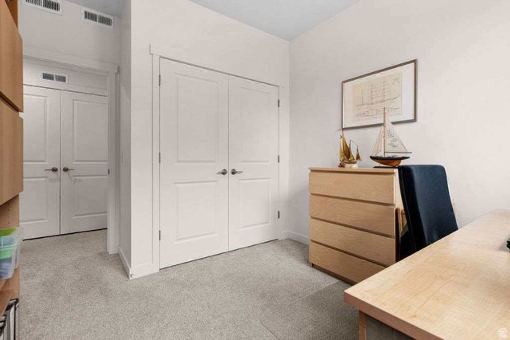 Image 9 of property listing at 8355 S SKY MIRROR LN #M102, Midvale, UT 84047