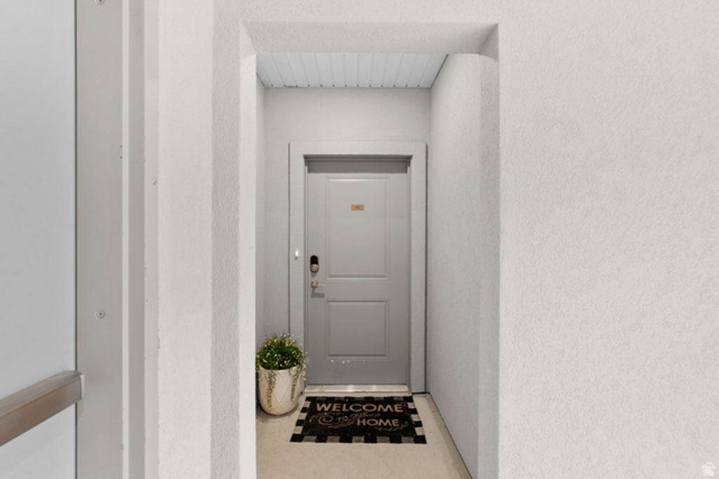 Image 10 of property listing at 8355 S SKY MIRROR LN #M102, Midvale, UT 84047