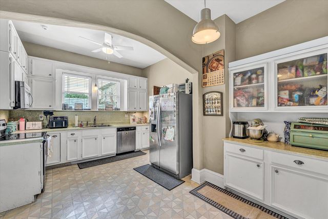 323 N Maple ST, Vinton, VA 24179