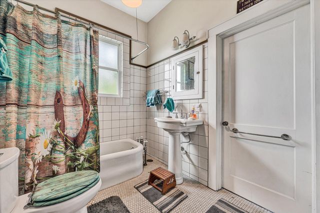 323 N Maple ST, Vinton, VA 24179